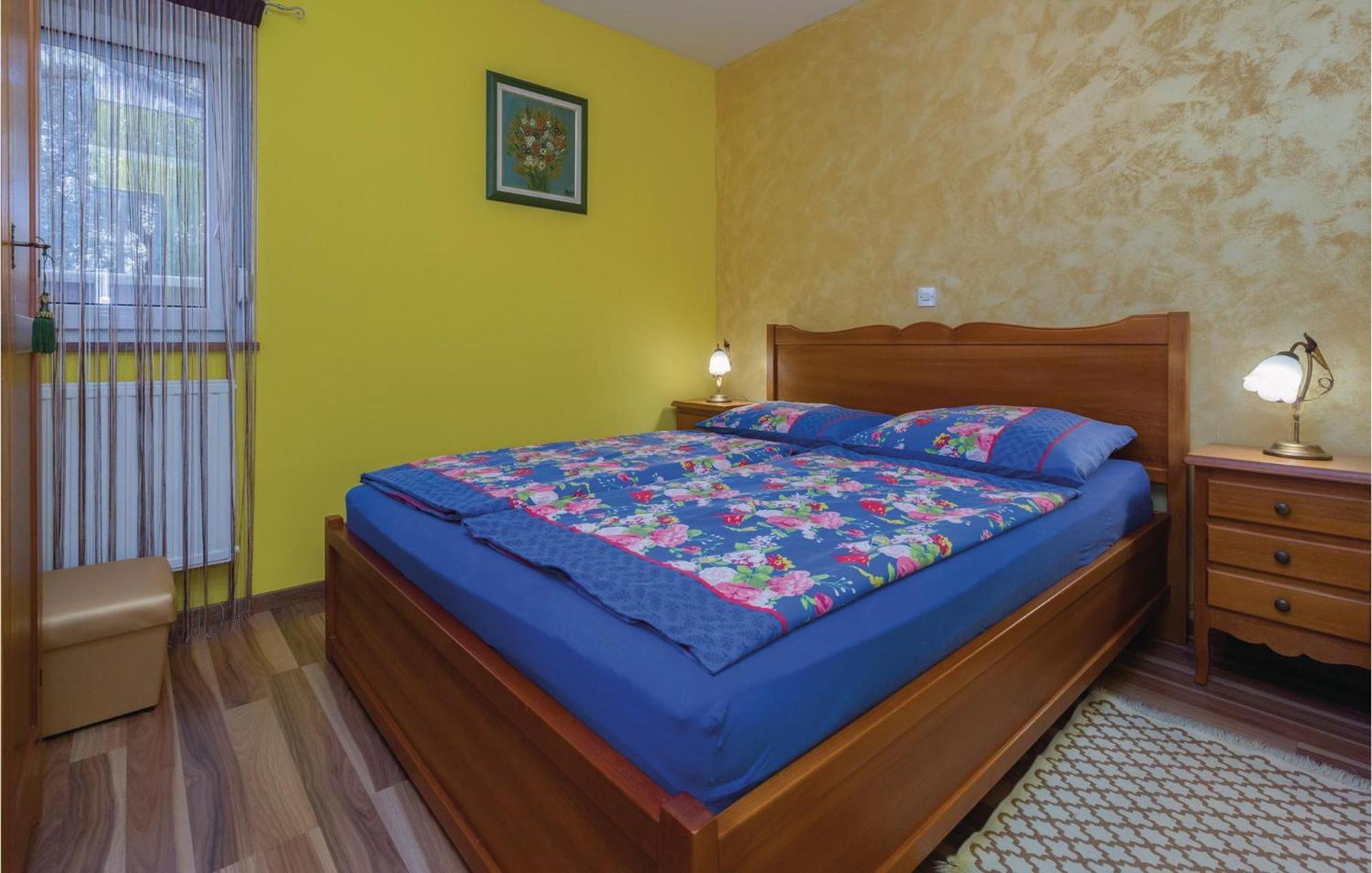 2 Bedroom Nice Apartment In Porec