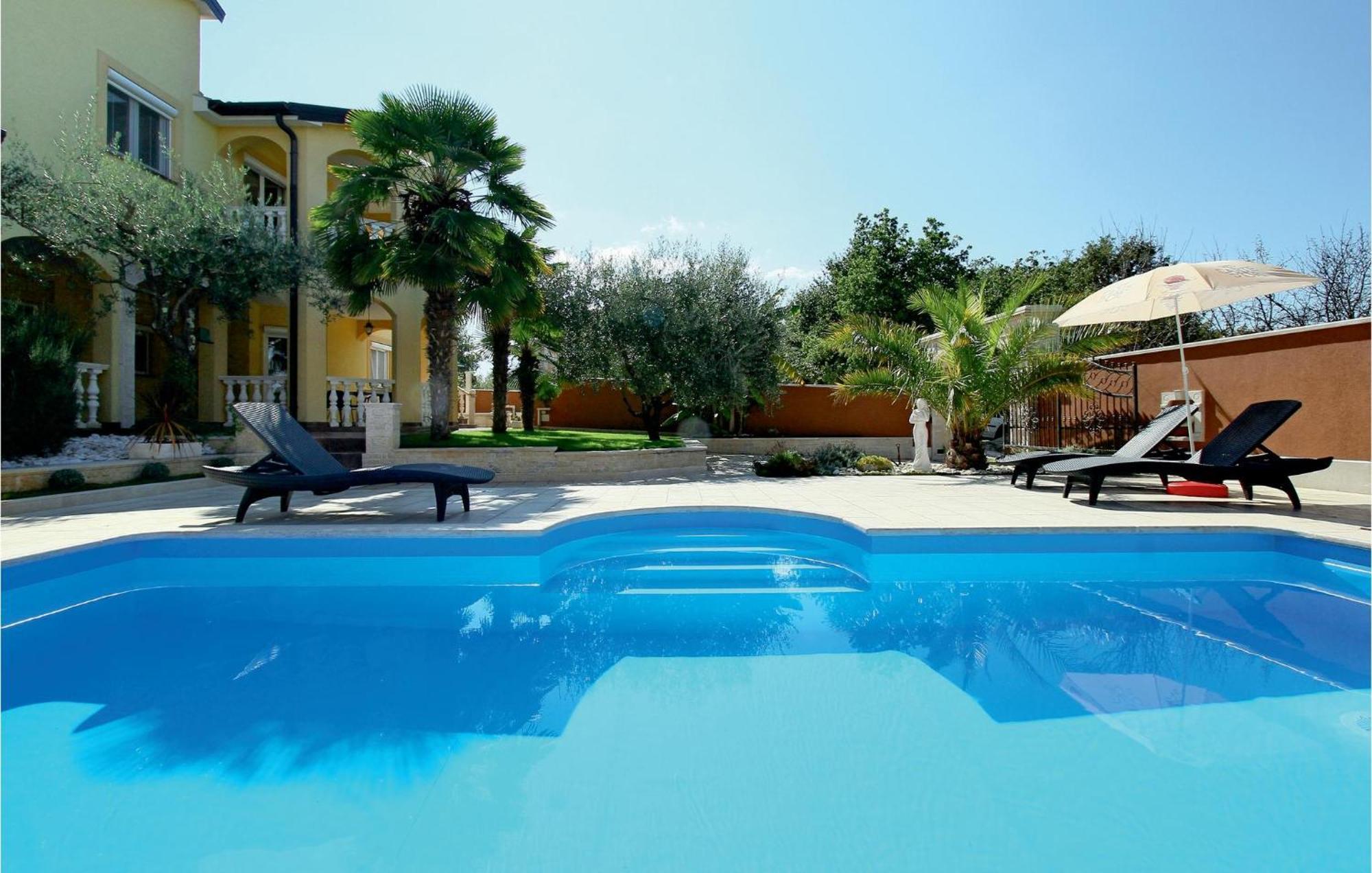2 Bedroom Nice Apartment In Porec Apartment