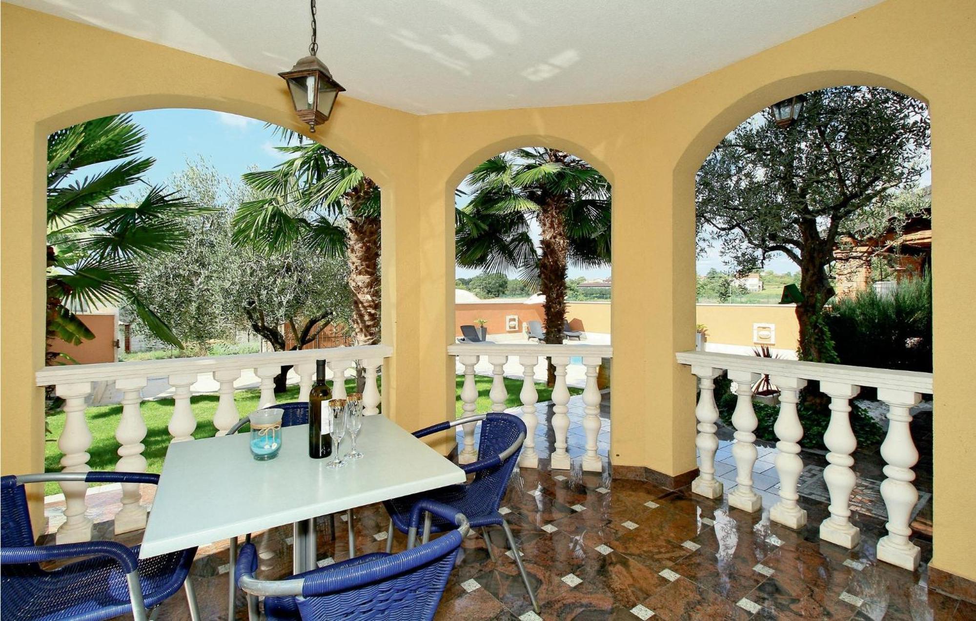 Apartment 2 Bedroom Nice Apartment In Porec