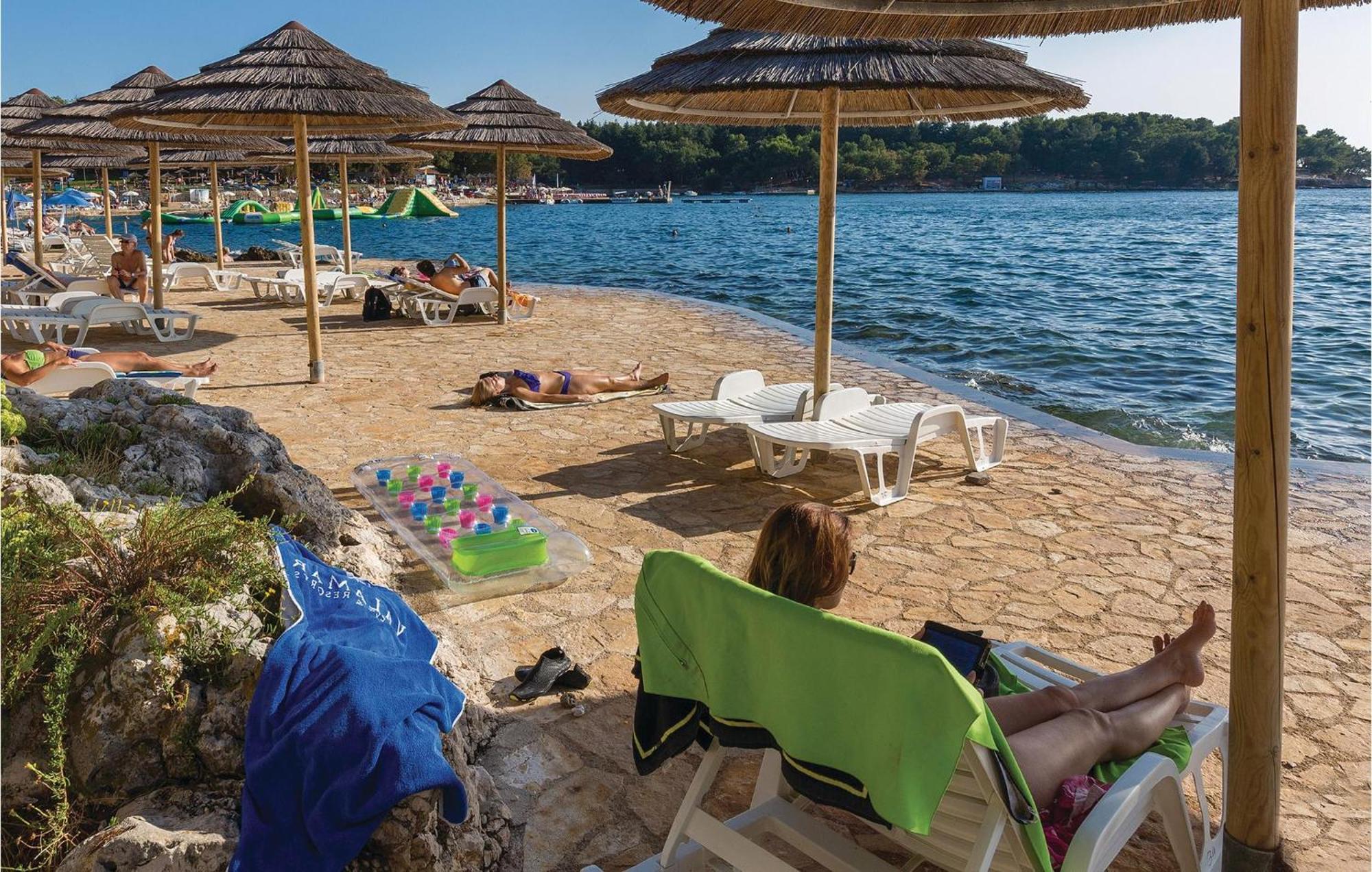 2 Bedroom Nice Apartment In Porec *
