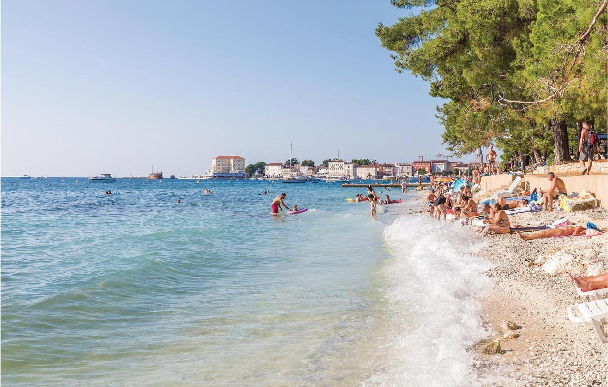 2 Bedroom Nice Apartment In Porec *