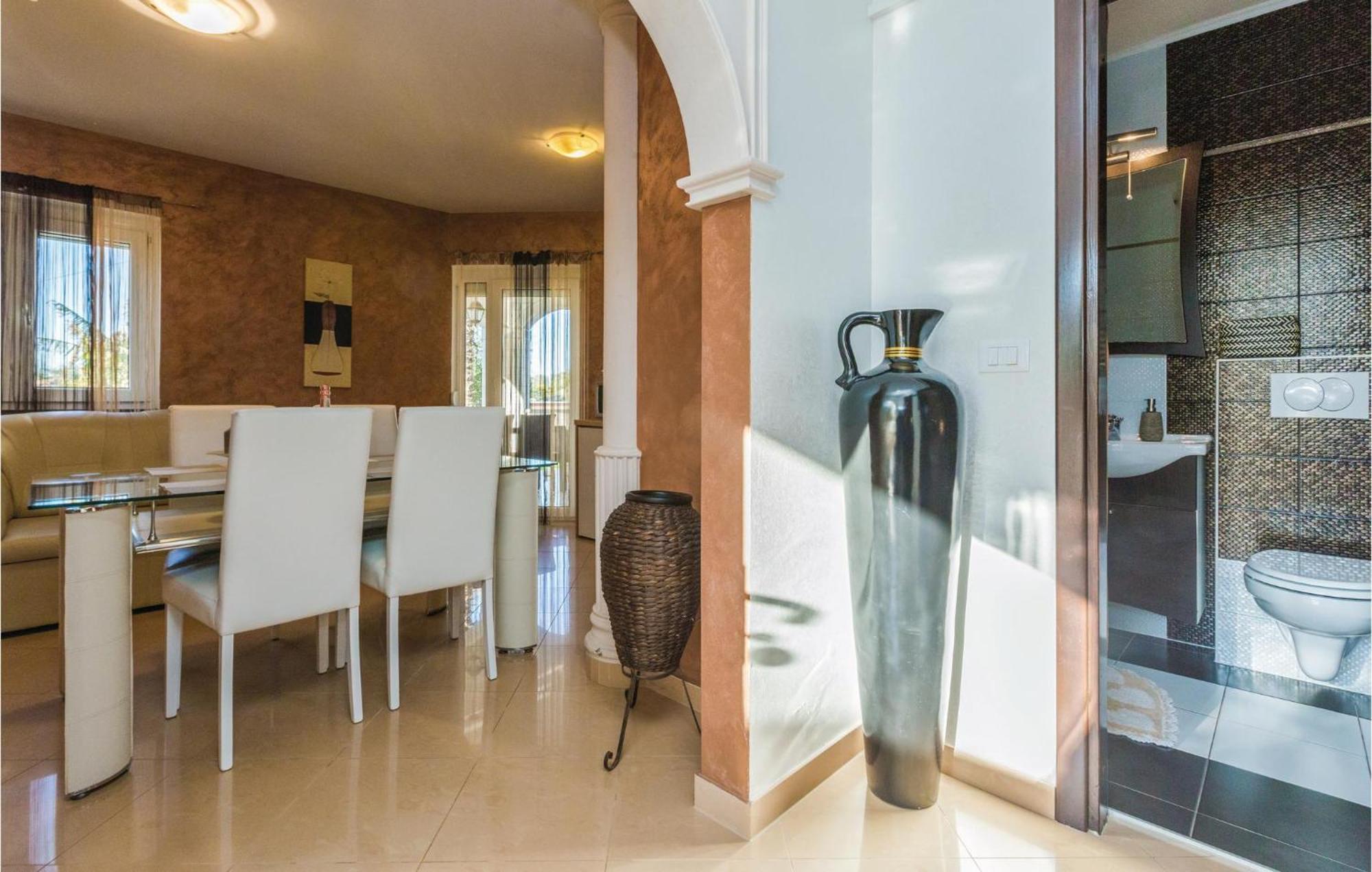 2 Bedroom Nice Apartment In Porec Apartment