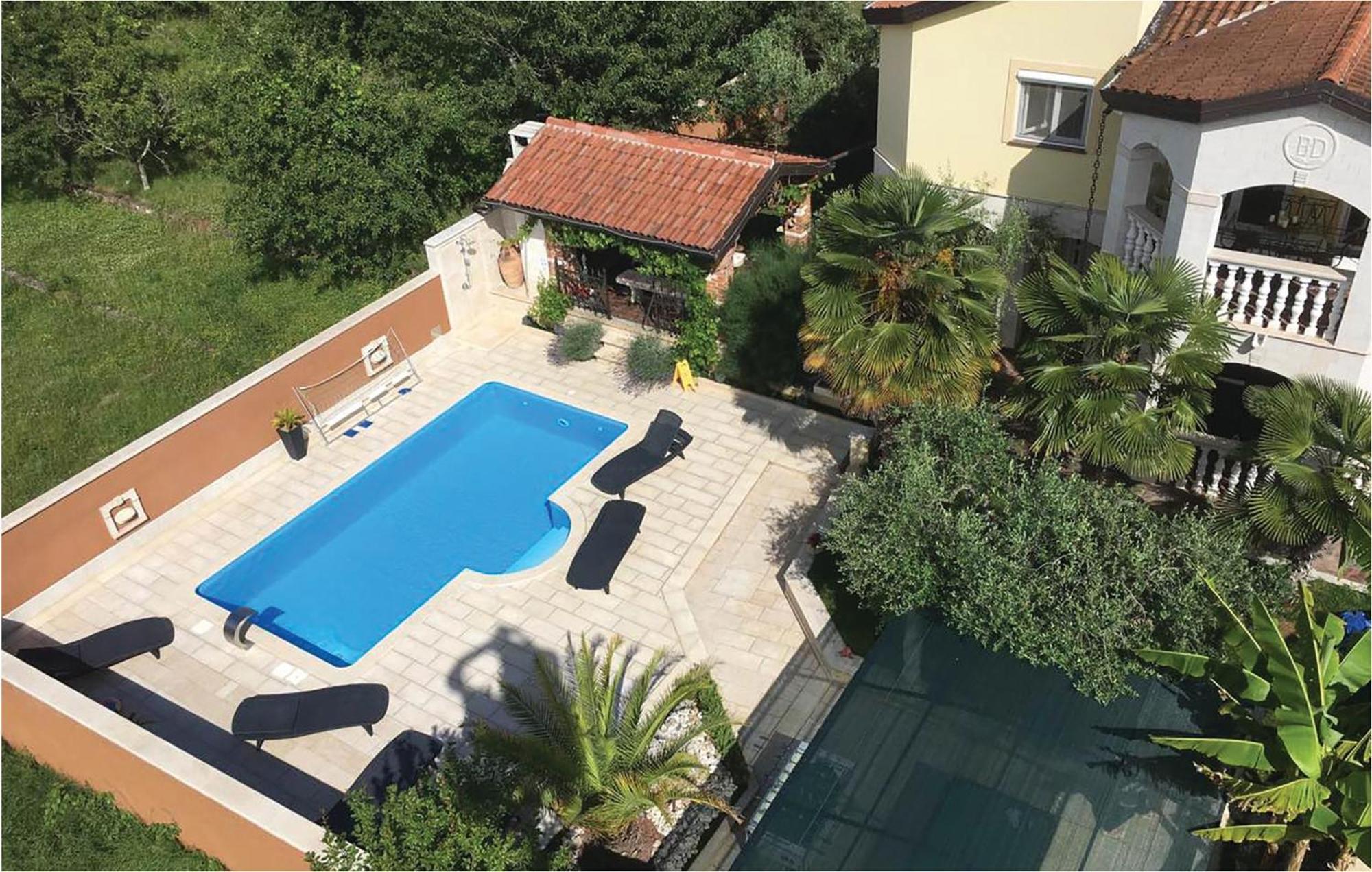 Apartment 2 Bedroom Nice Apartment In Porec *